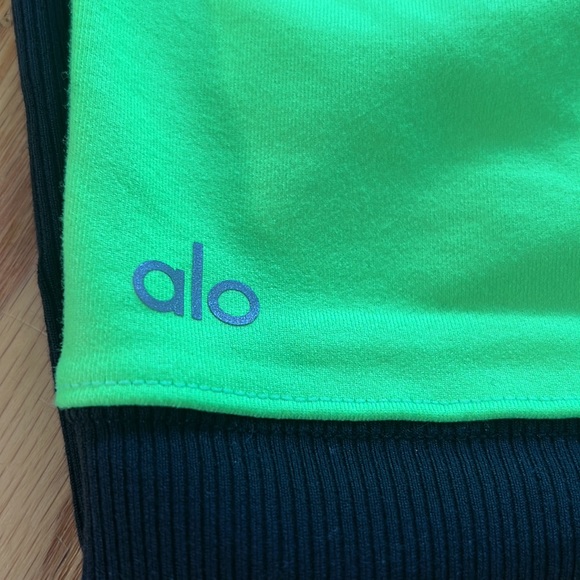 ALO Yoga Pants - ALO Yoga Goddess Leggings 💚